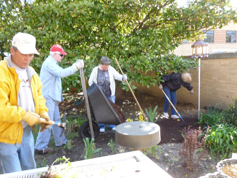 VA Garden April 2013 061